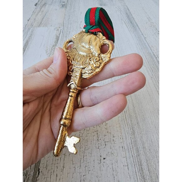 Metal Santa magical key ornament lifelike life-size gold Xmas tree - Picture 4 of 5